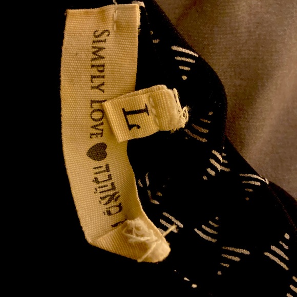 V-neck pattern dress - Picture 3 of 3